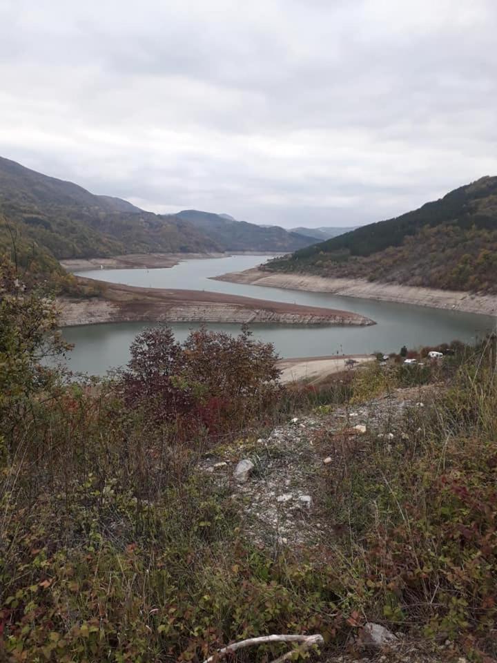 Zavojsko Jezero Pirot - Smestaj Manic Guest House Gostusa Eksteriør bilde